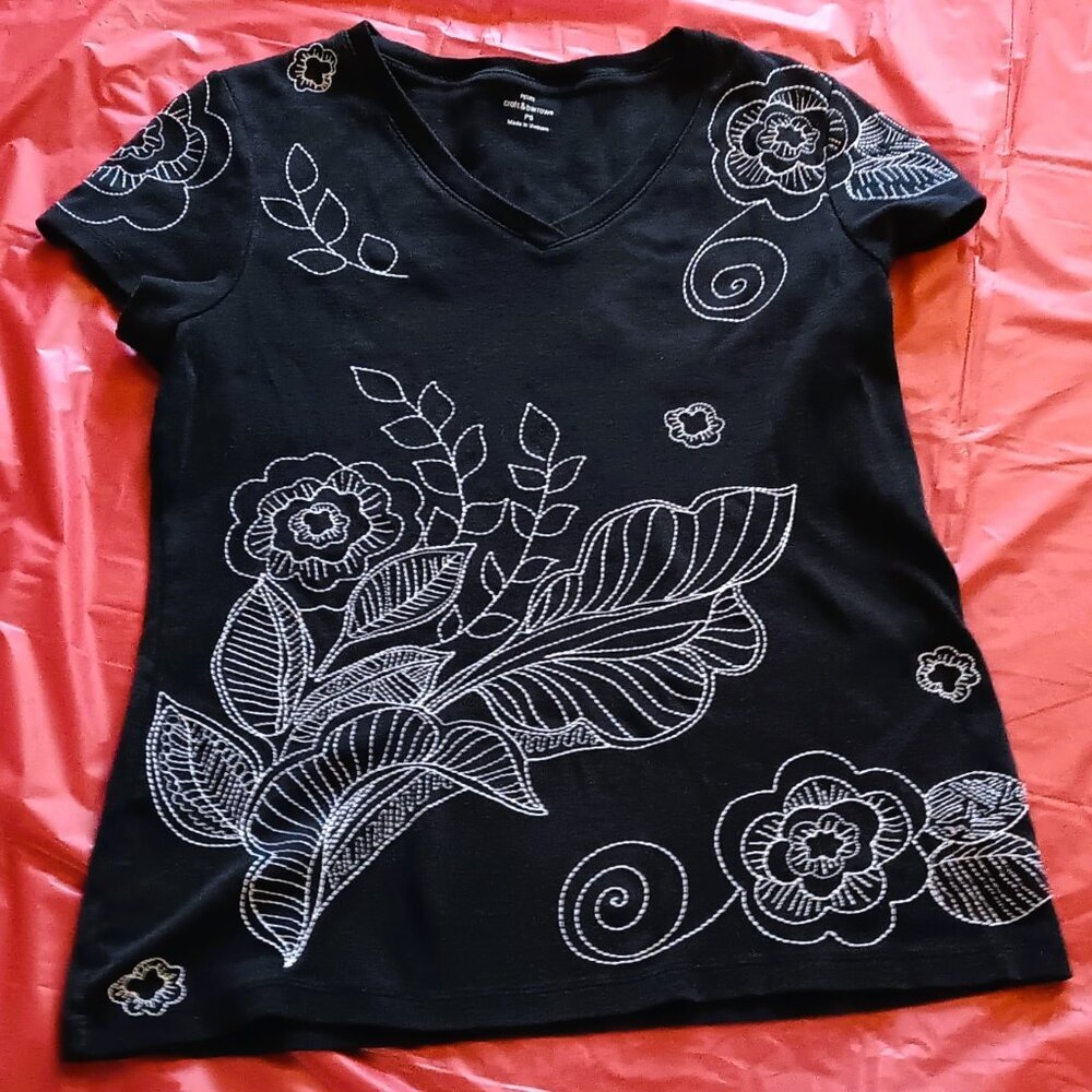 CROFT& BARROW EMBROIDERED BLACK SHORT-SLEEVED COTTON T-SHIRT, W/WHITE STITCH, S